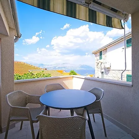 Apartment Postira